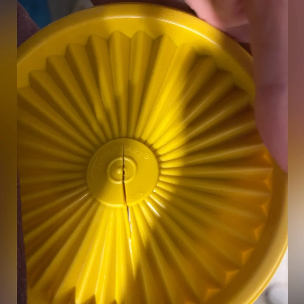 Vintage Tupperware Servalier Storage Bowls w Starburst Lids Set of 4 - Picture 7 of 7